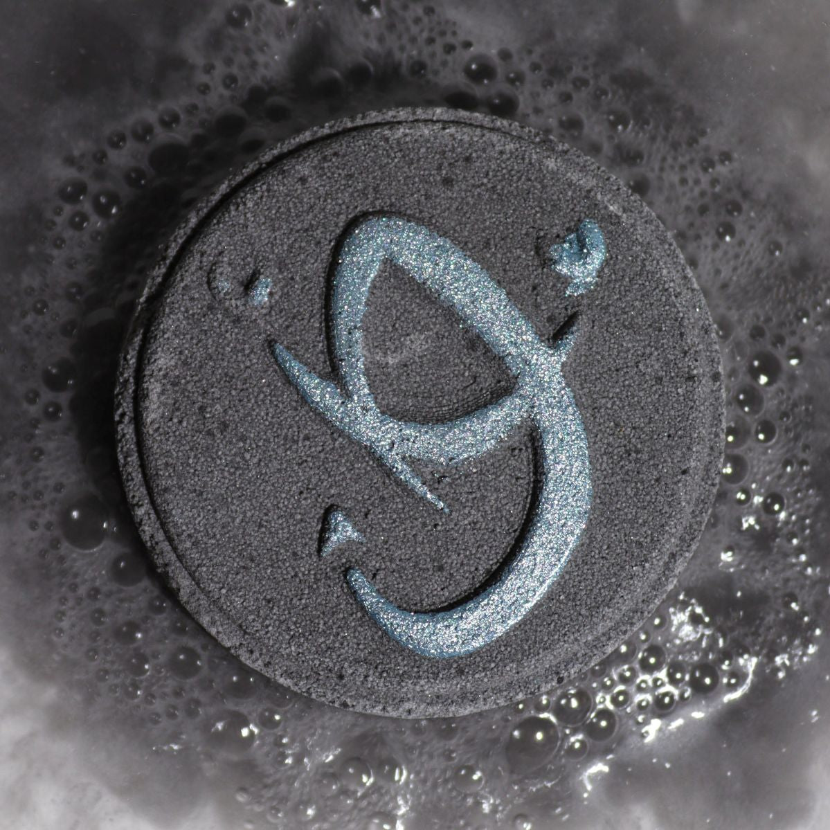 Schorpioen badbruiser met obsidian en donkere koffiegeur