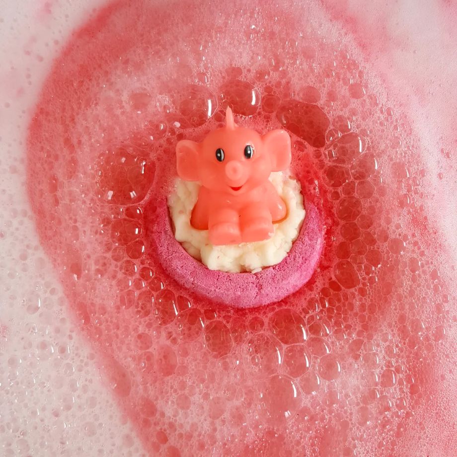 Pink Elephants & Lemonade Bath Blaster bruisend in bad met mandarijn en klein olifantje
