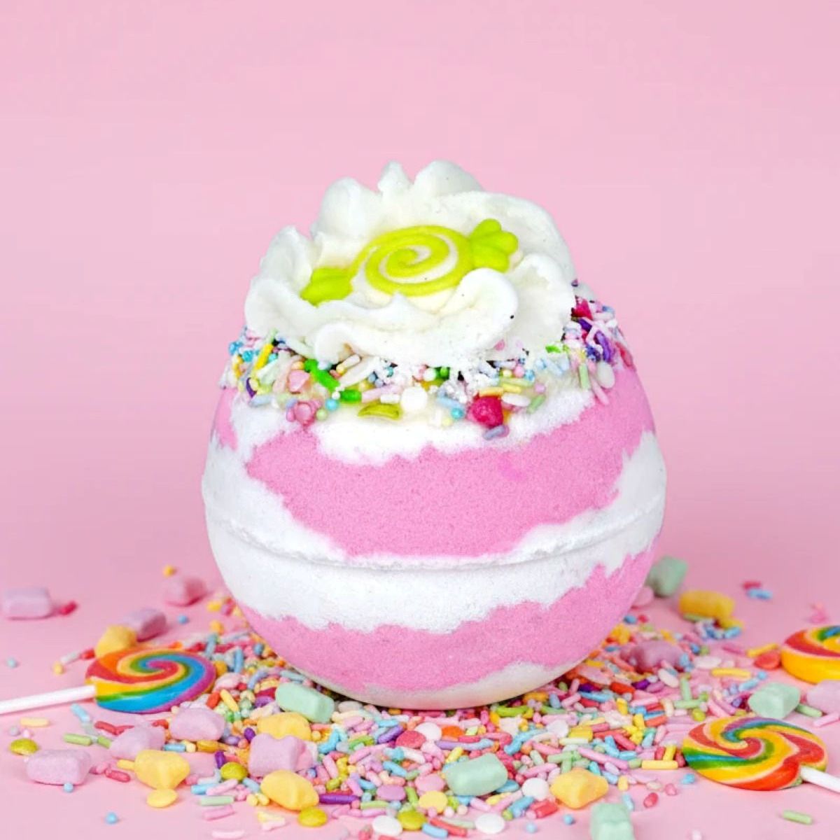 Bomb Cosmetics Candy Stripe Splash Bath Blaster met roze en witte strepen