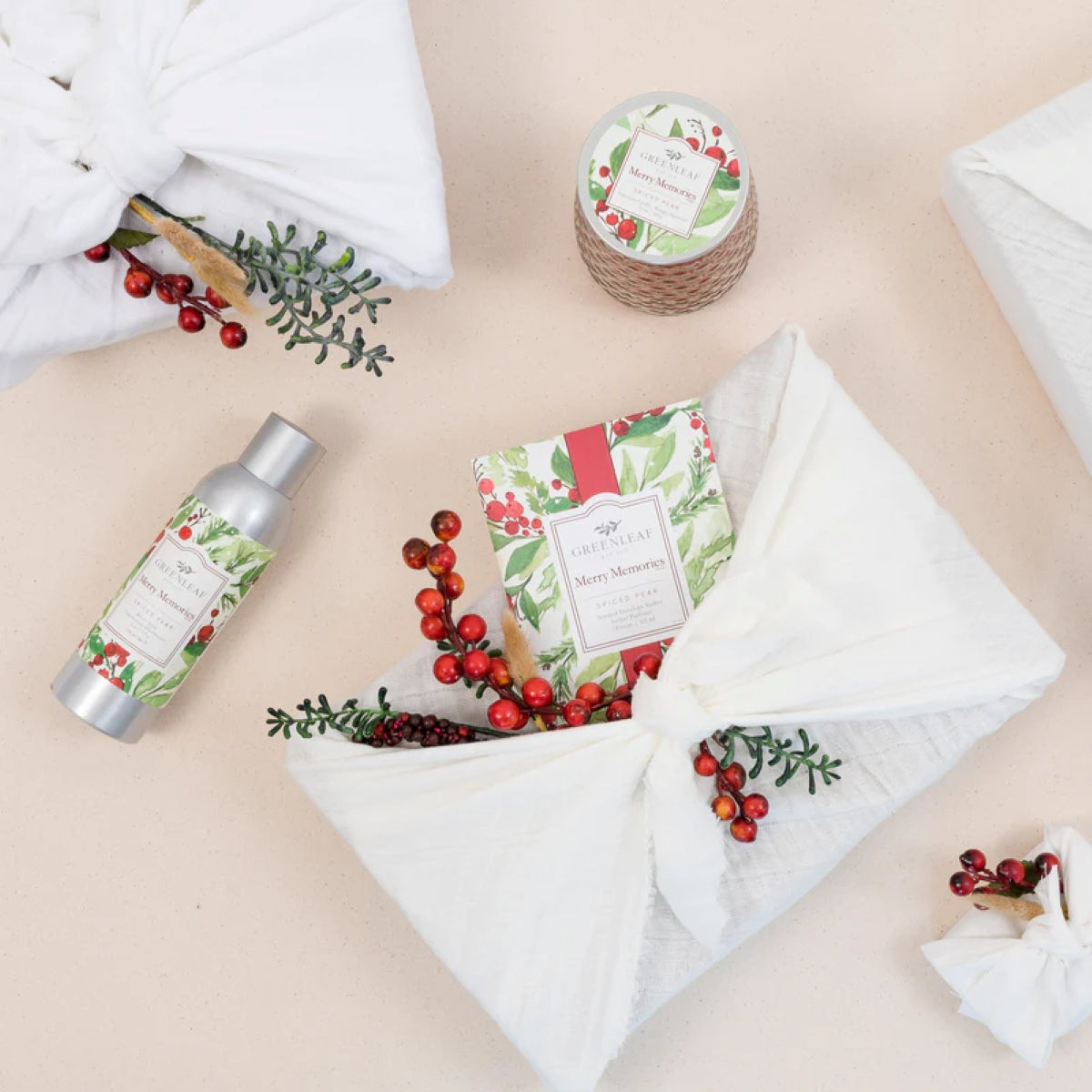 Merry Memories geurzakje van Greenleaf – decoratief tussen kerstcadeaus en natuurlijke takjes