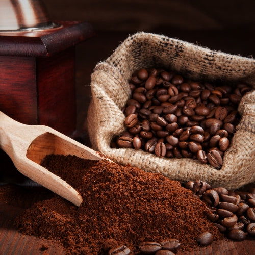 Koffie Waxmelt – geurblokje van sojawas met de geur van vers gezette koffie. Foto van koffiebonen en gemalen koffie.