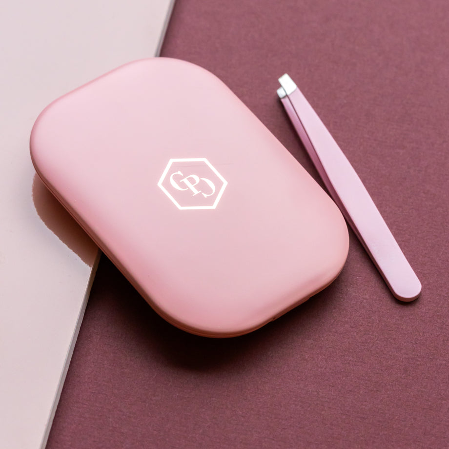 Roze pincet van Cent Pur Cent – precisietool voor epileren en vormgeven