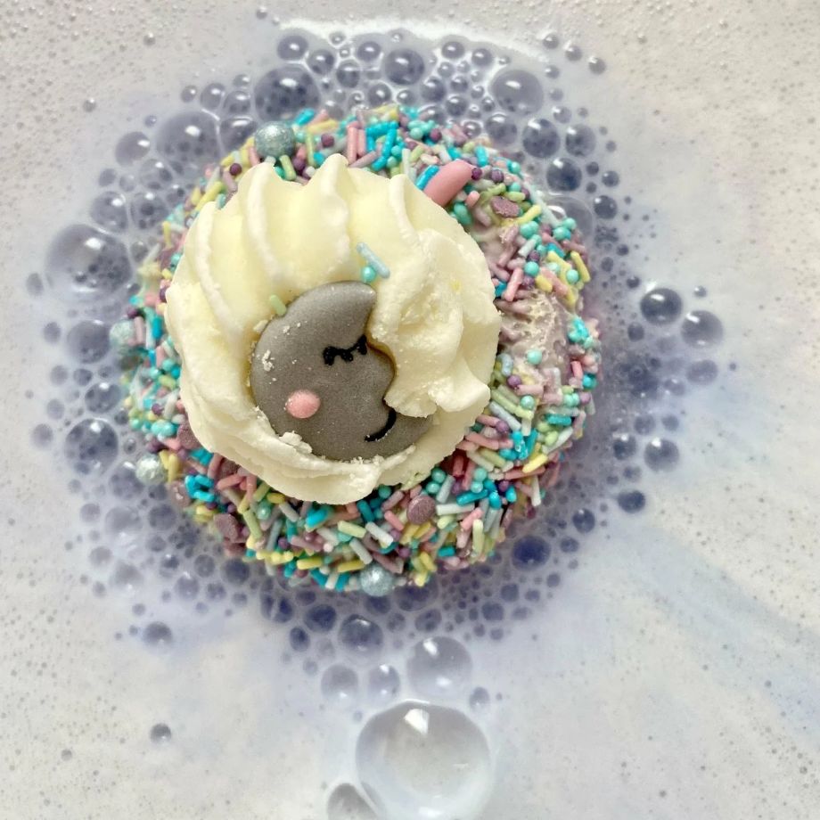 Verzorgende Bath Blaster van Bomb Cosmetics met cacaoboter en sheaboter.