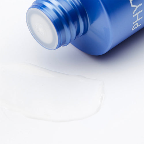 Phytomer Oléocrème – lichte, hydraterende bodylotion. Uit de fles komt een verzorgende, dorstlessende formule.