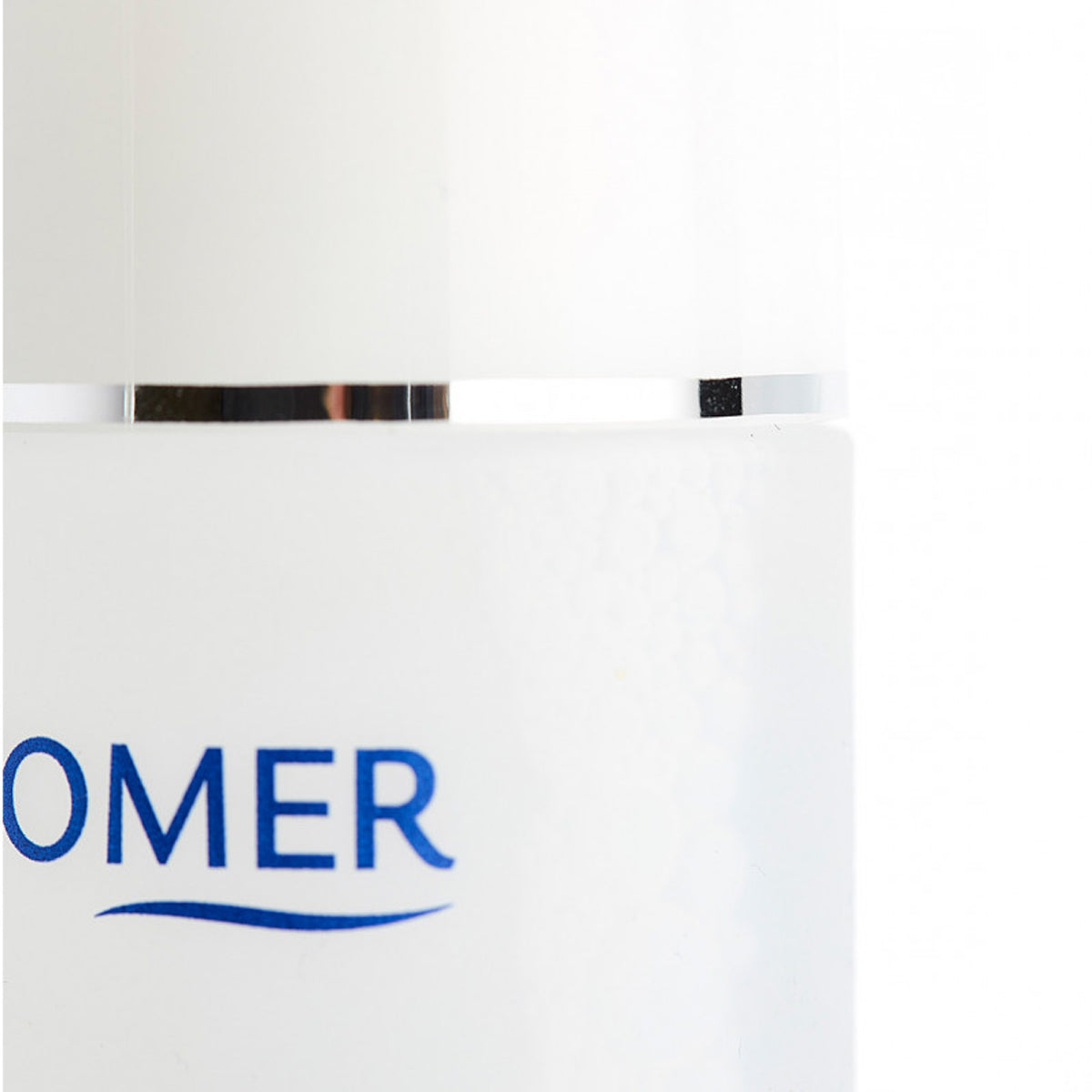 Zuiverende tonic Oligomarine van Phytomer – ideaal voor de vette of gecombineerde huid. Verfijnt, matteert en laat de huid stralen.