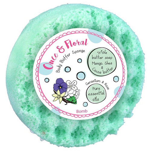 Bomb Cosmetics Once and Floral Body Buffer – scrub- en massagespons met shea-, cacao- en mangoboter