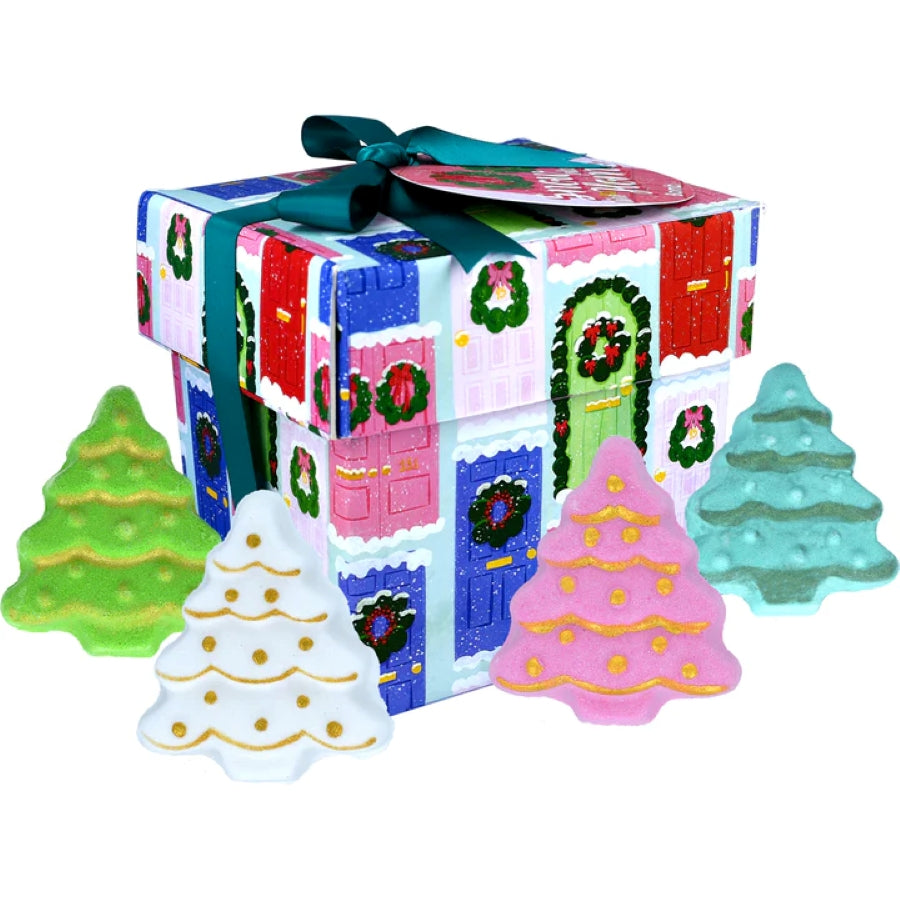 Giftbox: Bomb Cosmetics Snow Place Like Home Gift Pack met 4 kerstboom Bath Blasters