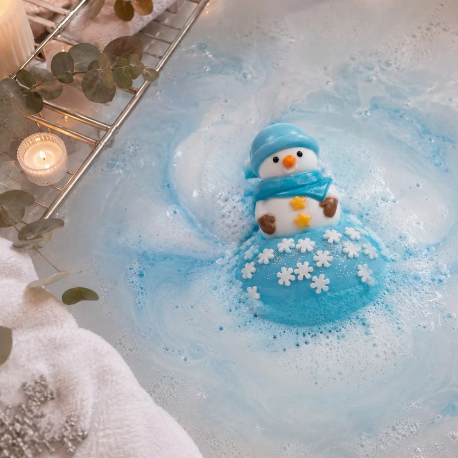Snow Much Fun Bath Blaster bruisend in bad – winterse bruisbal van Bomb Cosmetics
