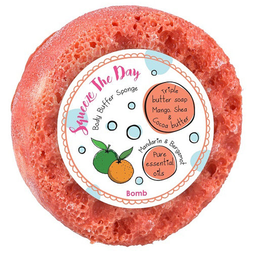 Bomb Cosmetics Squeeze The Day Body Buffer – scrub- en massagespons met shea-, cacao- en mangoboter
