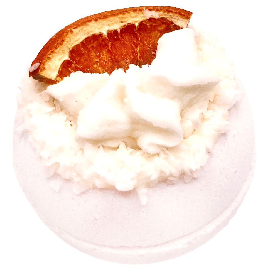 Bomb Cosmetics Clove Actually Bath Blaster met peperkoekgeur en kruidige tinten en een stukje gedroogde sinaasappel