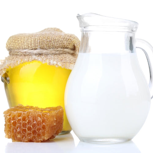 Milk and Honey Waxmelt – geurblokje van sojawas met zachte geur van melk en honing. Foto van een pot honing en een glazen kan melk.