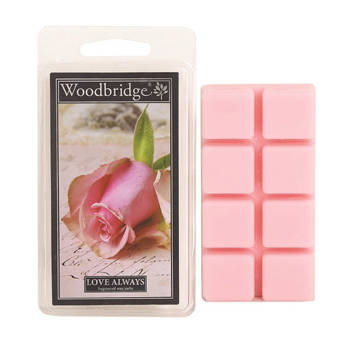 Woodbridge Love Always Wax Melts – geurblokjes met bloemige fruitige geur van bergamot, roos en amber. Foto van verpakking met roze roos en 8-delig waxblokje.