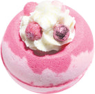 All That Glitters Bath Blaster – roze bruisbal met kersen-topping en swirl van cacaoboter en sheaboter