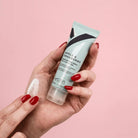 Lycon Apple & Cranberry Hand & Body Lotion in handige 50 ml tube. Met jojoba-olie, provitamine B5 en vitamine E voor zachte, verzorgde handen en huid.
