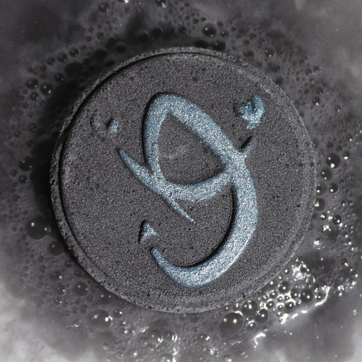 Schorpioen badbruiser met obsidian en donkere koffiegeur