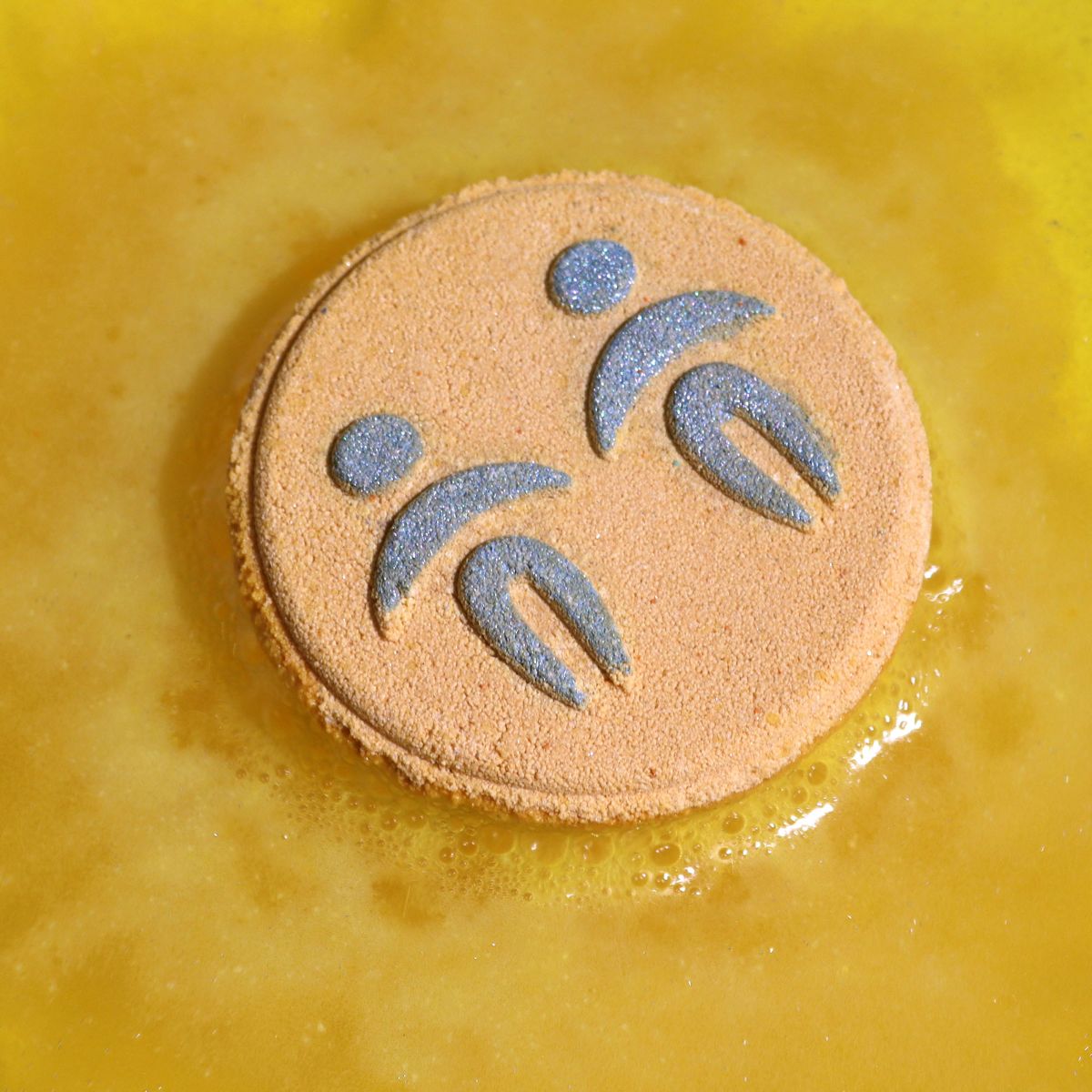 Detail van Tweelingen badbruiser met handgeschilderd astrologisch symbool