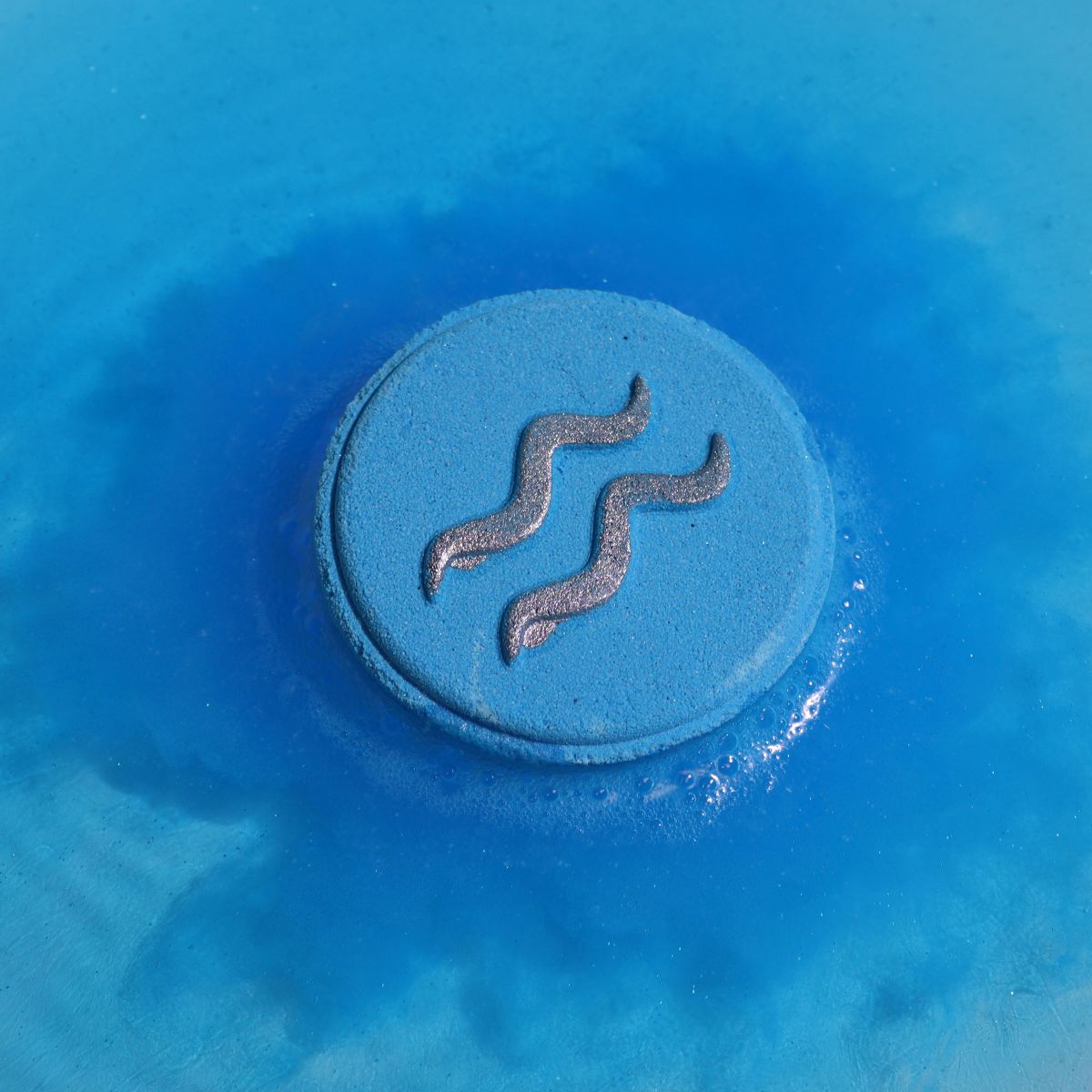 Detail van Waterman badbruiser met handgeschilderd symbool