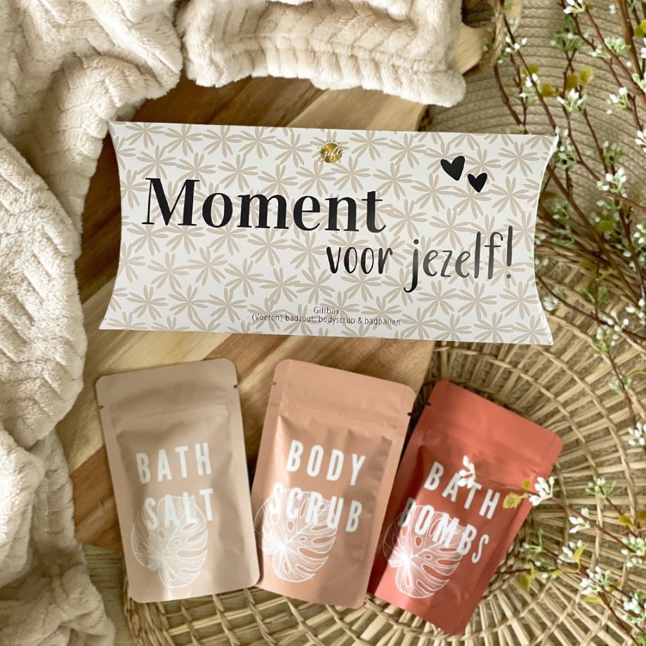 Moment voor Jezelf cadeauset met badzout, bodyscrub en mini bruisballetjes