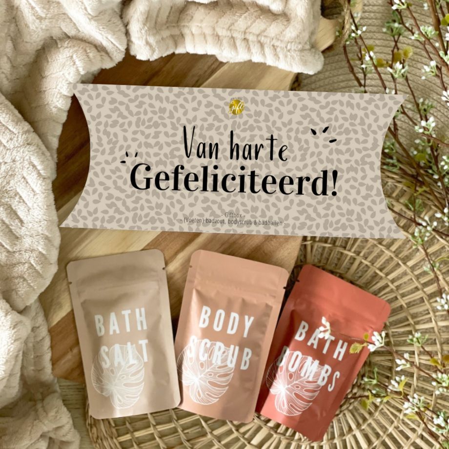 Van Harte Gefeliciteerd cadeauset met badzout, scrub en bruisballetjes