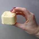 Handgemaakte aromatherapie douchestomer met citroen en munt