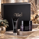 Vie Collection Time Control Crème Riche en EGF Mask feestdagenset 2026 met zwarte geschenkdoos en gouden kerstdecoratie.