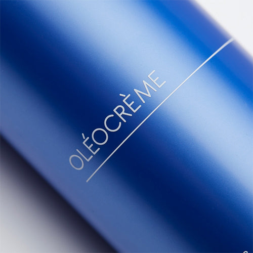 Phytomer Oléocrème – bodylotion met mariene oliën. Uit de fles komt een lichte, niet-vette textuur voor langdurig comfort.