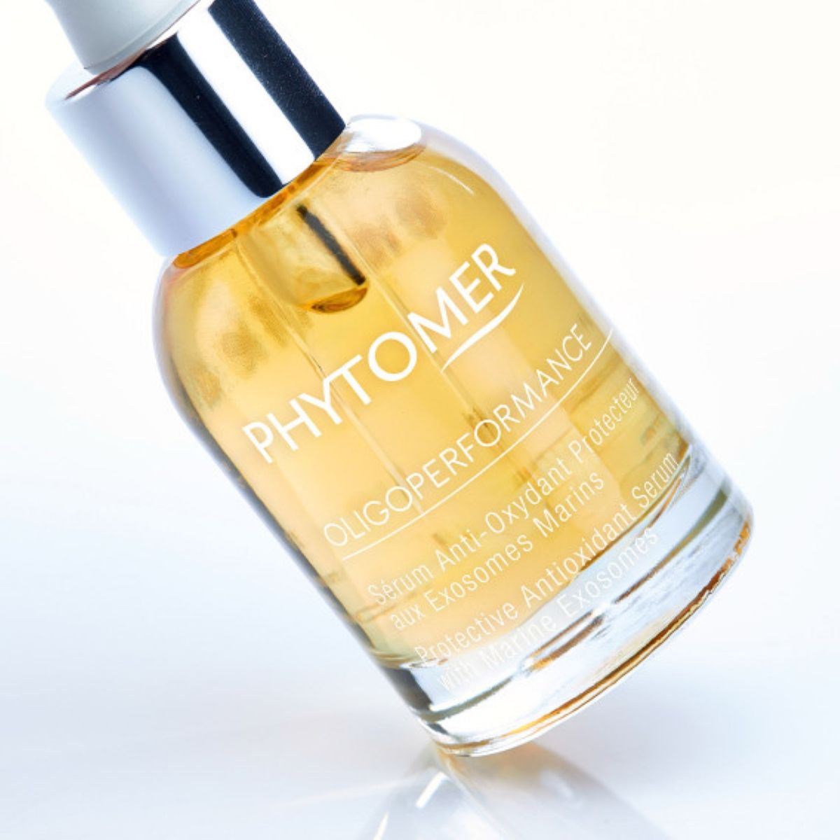 Phytomer Oligoperformance serum op huid – verzorgend en glanzend