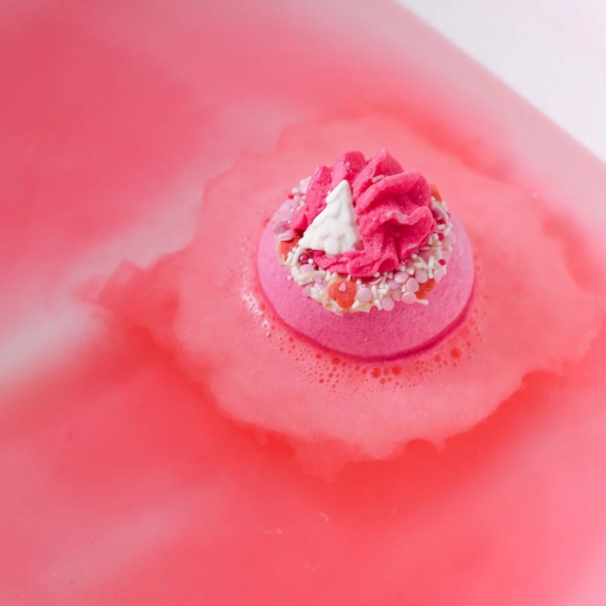Kerstbruisbal Pink Christmas met sinaasappel & nootmuskaat oliën