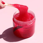 Textuur van Lycon Pomegranate Sugar Scrub met fijne suikerkristallen