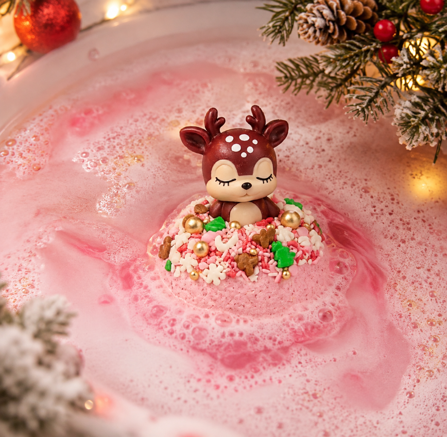 Ruby Reindeer Bath Blaster bruisend in roze badwater – feestelijke Bomb Cosmetics kerst bruisbal