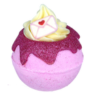 Scent With Love Bath Blaster van Bomb Cosmetics – roze bruisbal met hartdecoratie
