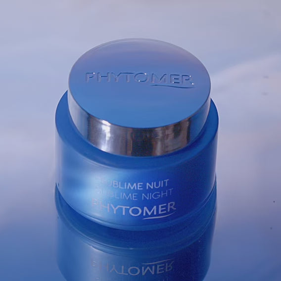 Phytomer Sublime Night luxe nachtcrème in video met blauwe verpakking en glinsterend deksel
