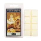Woodbridge Spa Day wax melts met verpakking en crème-kleurige waxblokjes
